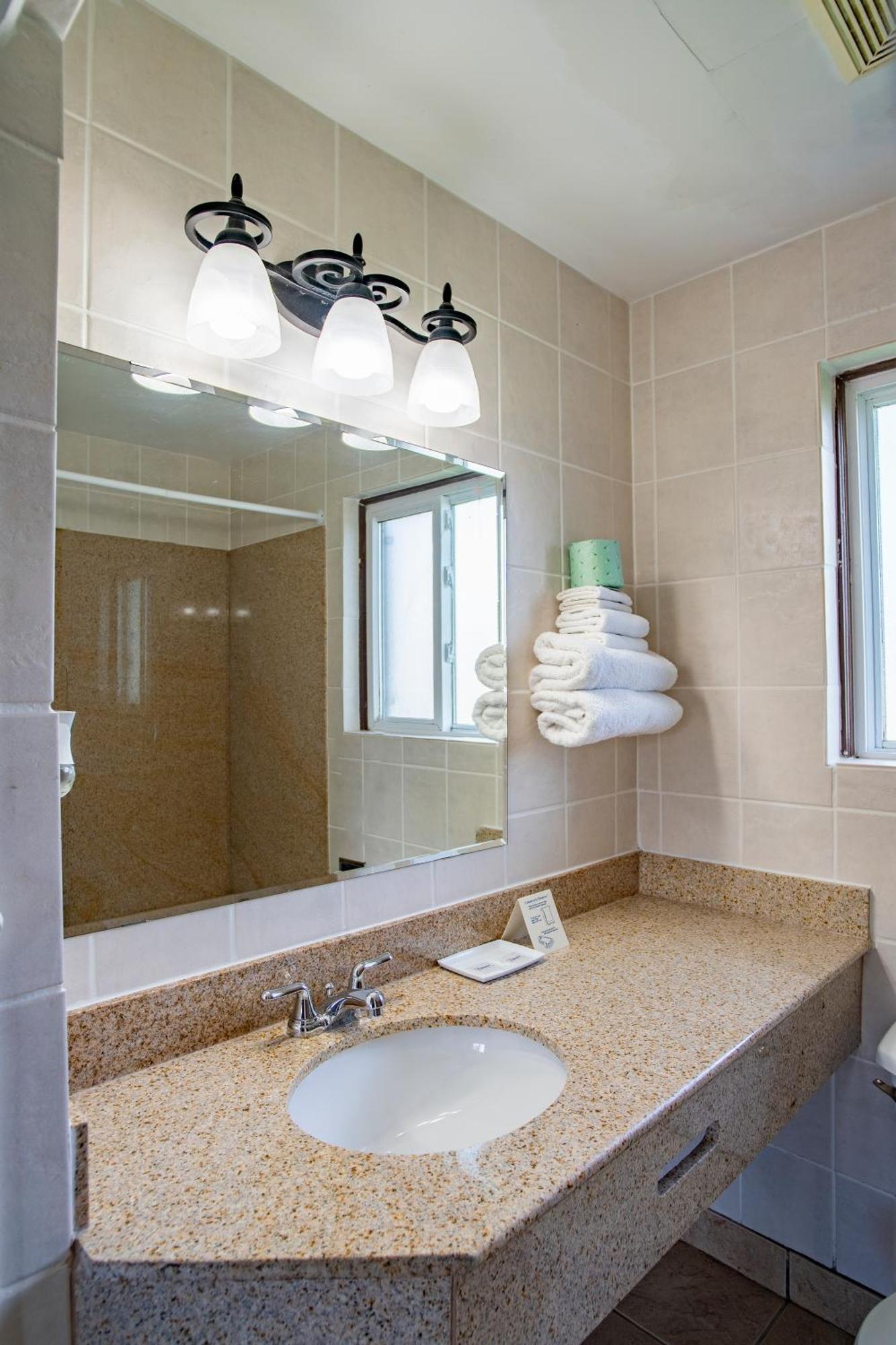 Faulds Motel Сарния Экстерьер фото