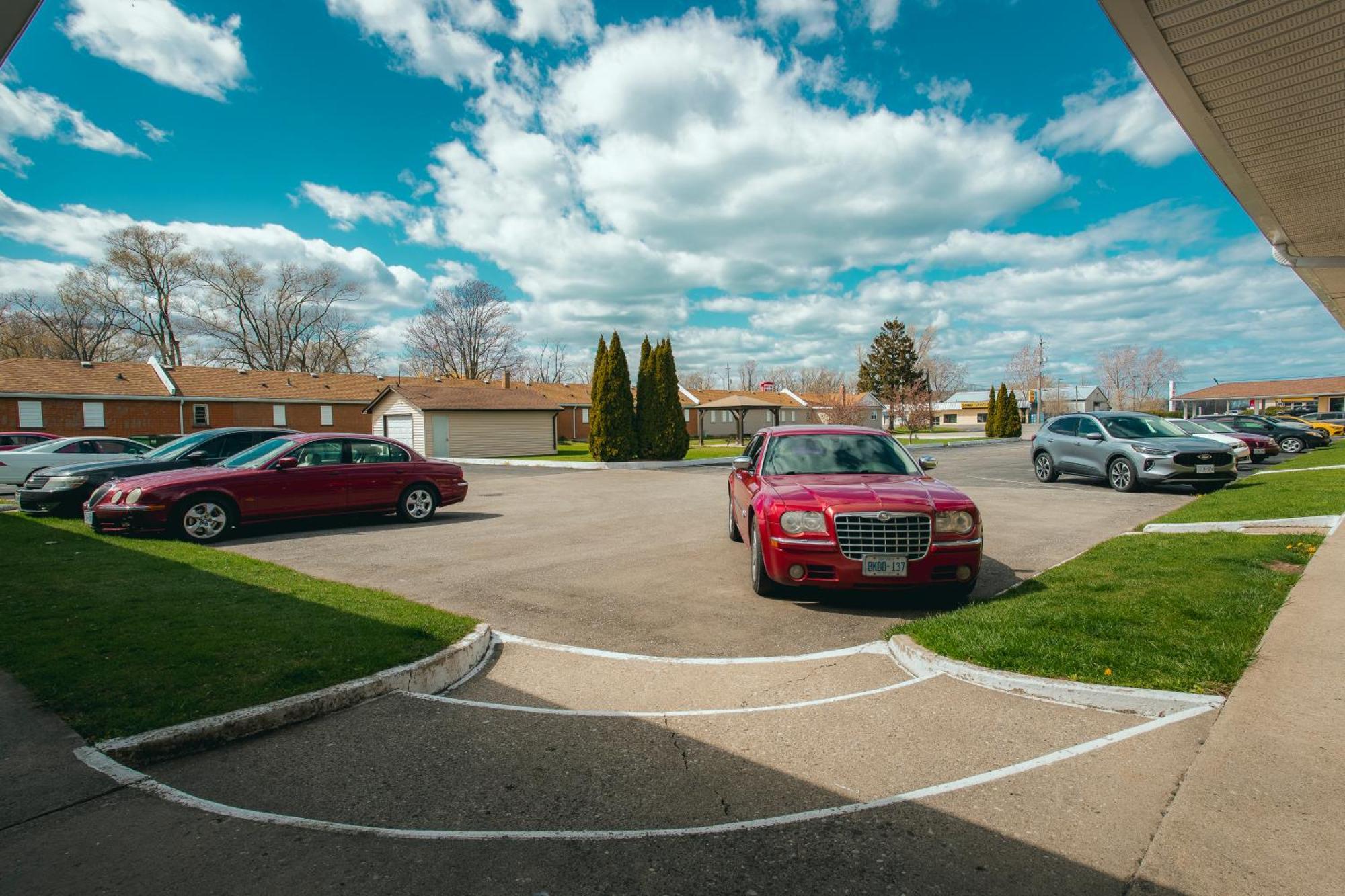 Faulds Motel Сарния Экстерьер фото