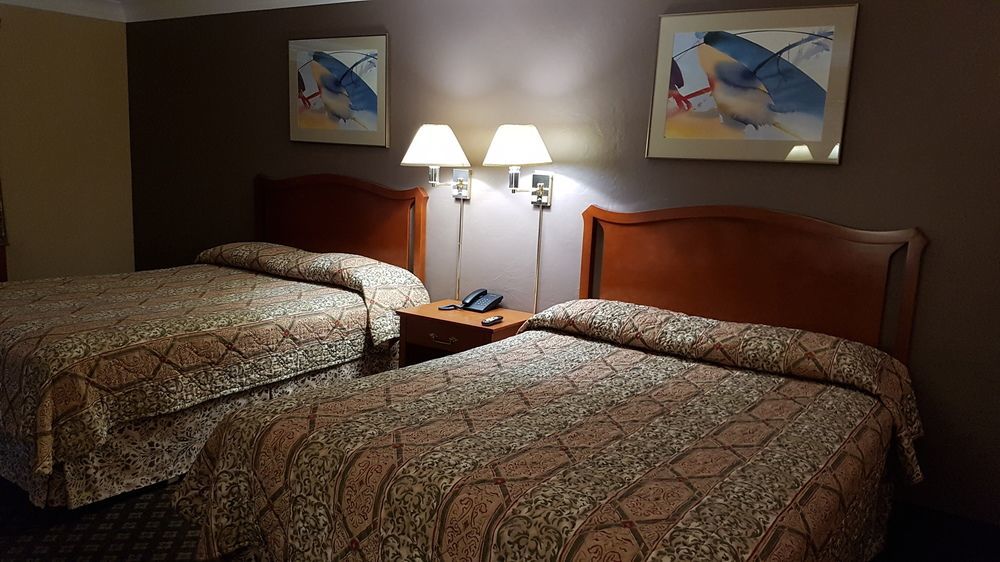 Faulds Motel Сарния Экстерьер фото